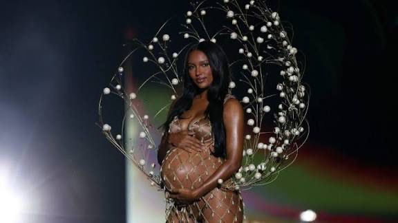 Dünyanın en prestijli moda etkinliklerinden biri olan Victoria’s Secret Fashion