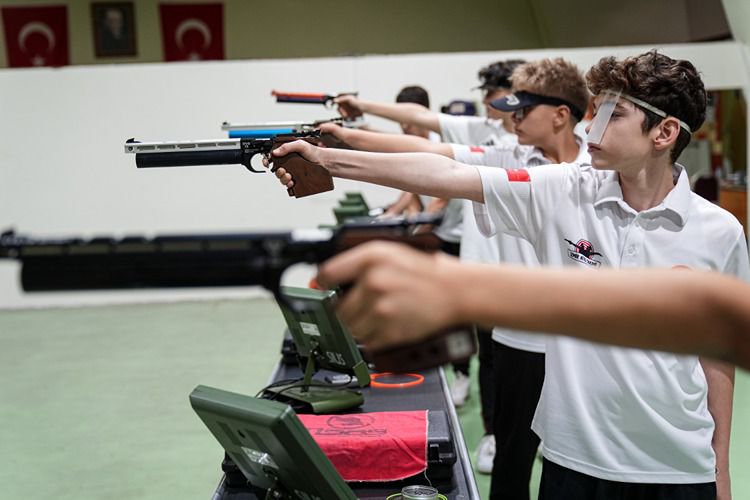 İzmirli Genç Atıcılar, Yusuf Dikeç’in İzinden Olimpiyatlara Yürüyor İzmir’de atıcılık