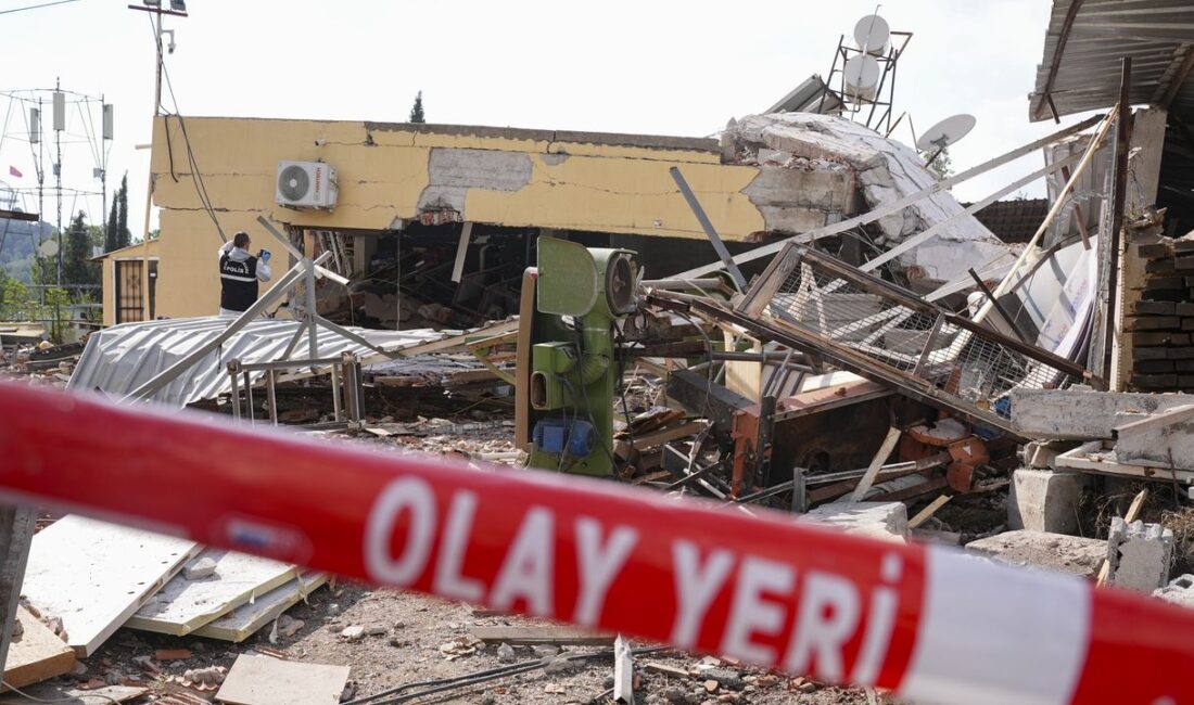 İzmir’in Doğançay Mahallesi’nde meydana gelen patlamada bir kişi yaralandı. Patlamanın
