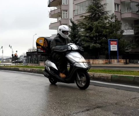 Ulaştırma ve Altyapı Bakanı Abdulkadir Uraloğlu, kurye işletmeciliği alanında 10