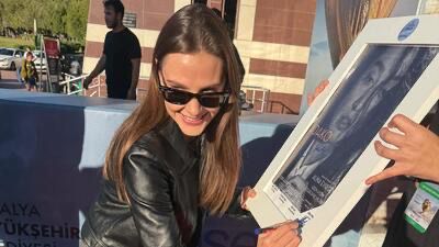 Genç oyuncu Alina Boz, yazıp yönettiği ilk kısa filmi “Adako”