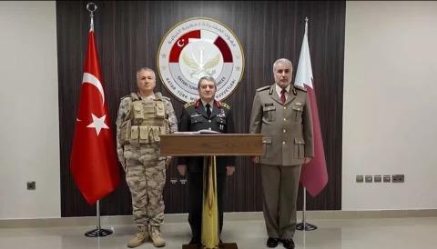 Orgeneral Selçuk Bayraktaroğlu, Katar’daki resmi ziyaretlerde askeri birlikleri denetledi ve
