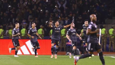 Karabağ, evinde Chelsea karşısında 2-1 öne geçtiği mücadelede, sonrasında aniden