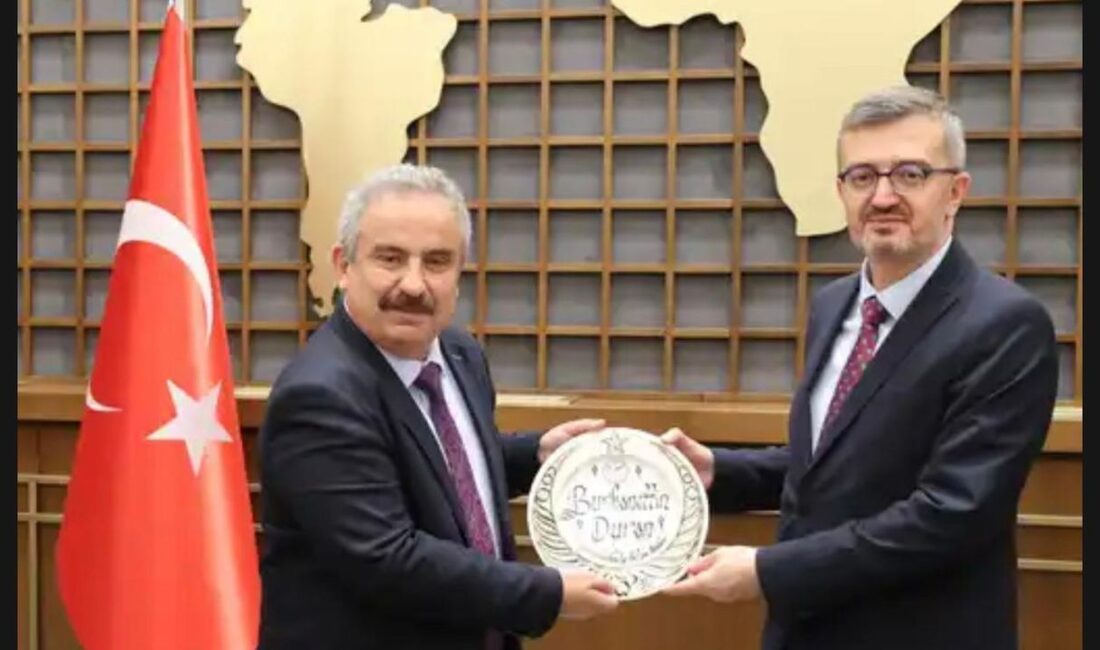 Türkiye Basketbol Federasyonu yetkilileri, Cumhurbaşkanlığı İletişim Başkanı Burhanettin Duran’ı makamında