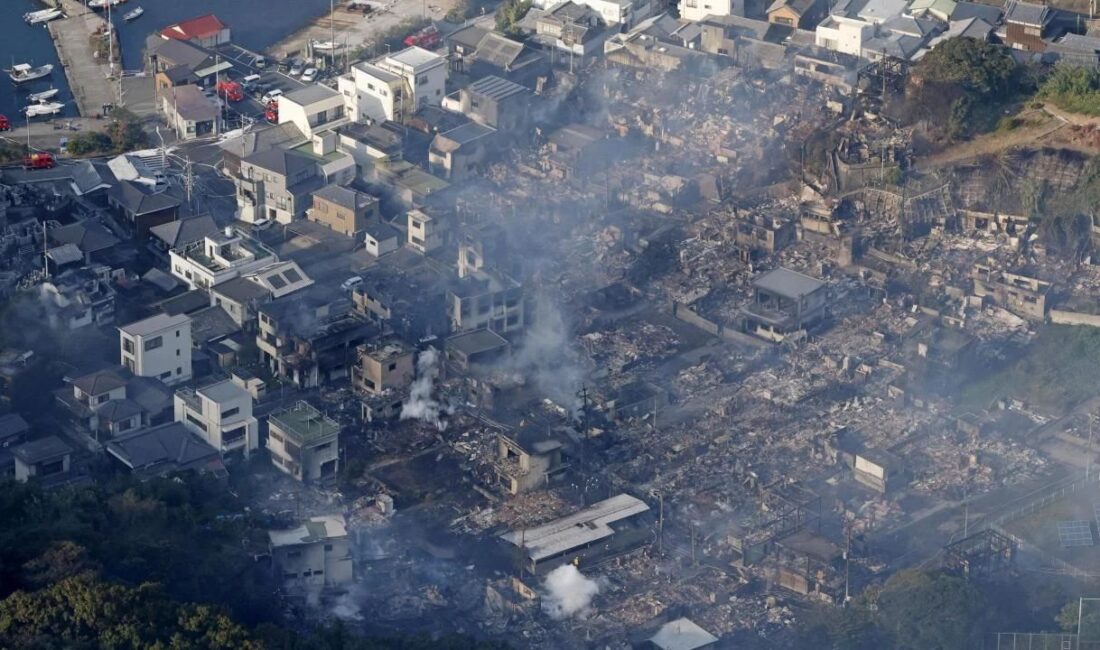 Güney Japonya’daki Oita Şehri’nin Saganoseki bölgesinde çıkan yangında yaklaşık 170