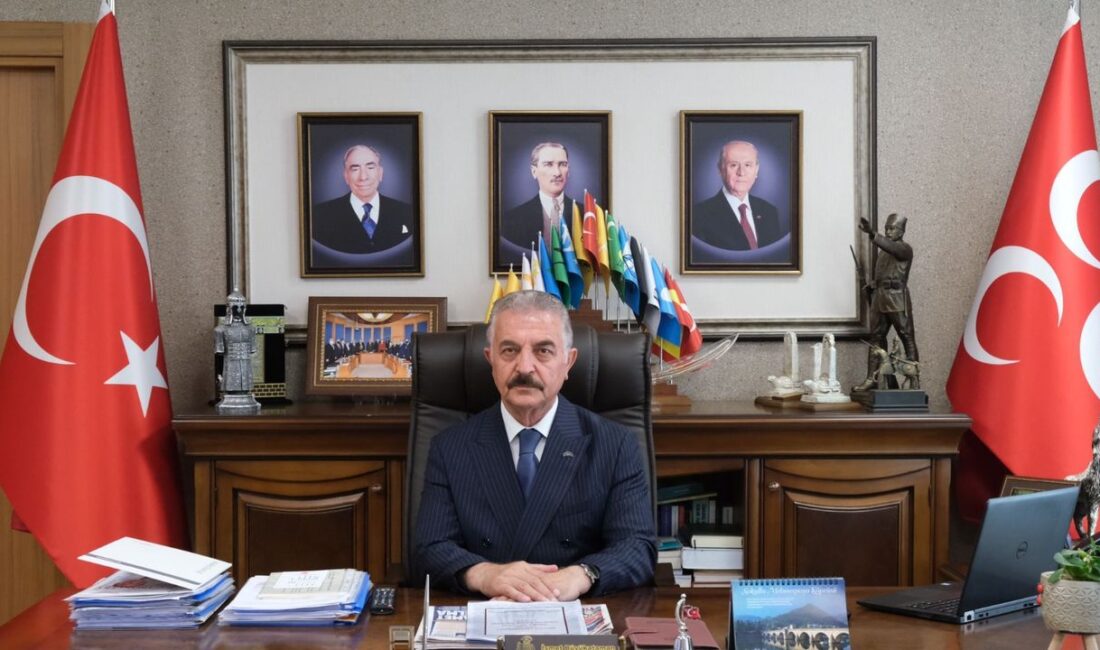 Milliyetçi Hareket Partisi (MHP) Genel Sekreteri İsmet Büyükataman, Müsavat Dervişoğlu’nu