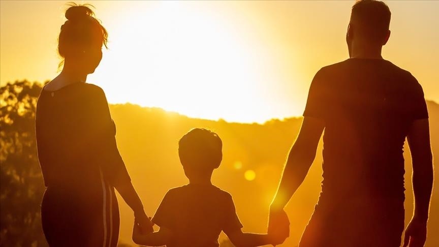 Aile ve Sosyal Hizmetler Bakanlığı, koruyucu aile ve evlat edinme