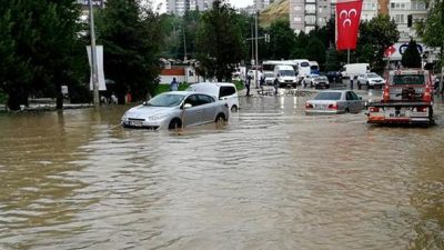 Başkentte etkili olan sağanak yağış nedeniyle bazı bölgelerde su baskınları