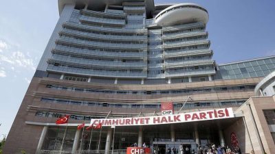 Antalya Büyükşehir Belediyesi’ne yönelik yürütülen “rüşvet” ve “yolsuzluk” soruşturmasında dikkat