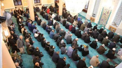 Milyonlarca İslam alemi Kurban Bayramı coşkusunu yaşıyor. Bayram sabahı camilere