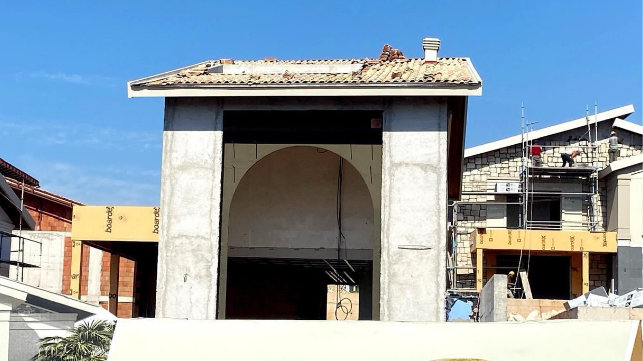 Yürütülen bir yolsuzluk ve usulsüzlük soruşturması kapsamında düzenlenen operasyonda, bitmemiş