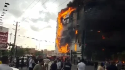 İran’ın başkenti Tahran’da bir alışveriş merkezinde çıkan yangın faciaya yol