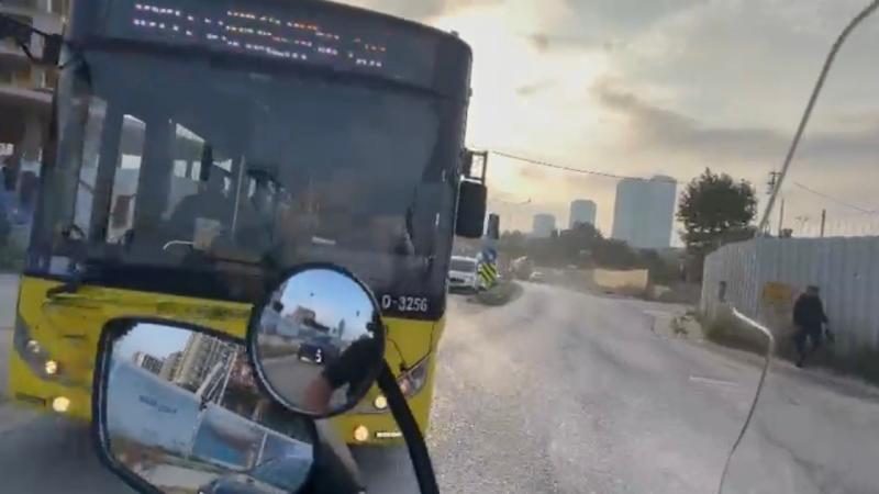 İstanbul’un Kartal ilçesinde trafikte yaşanan tehlikeli anlar kameraya yansıdı. Yeşil
