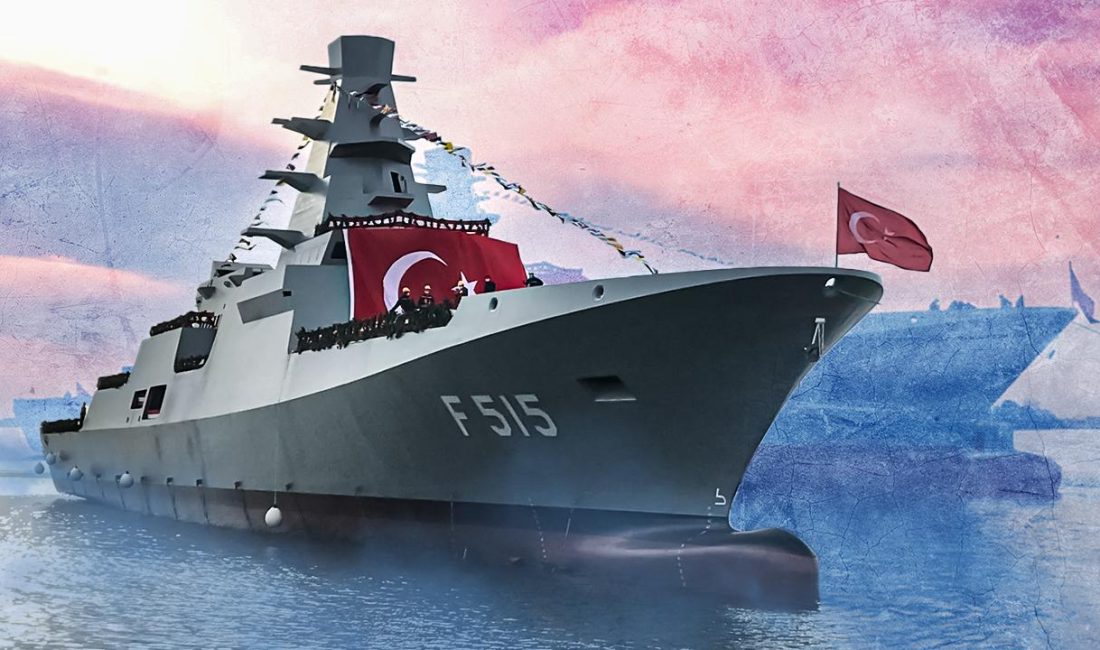 Türkiye’nin en büyük askeri gemisi TCG Anadolu, İstanbul Sarayburnu’nda vatandaşların