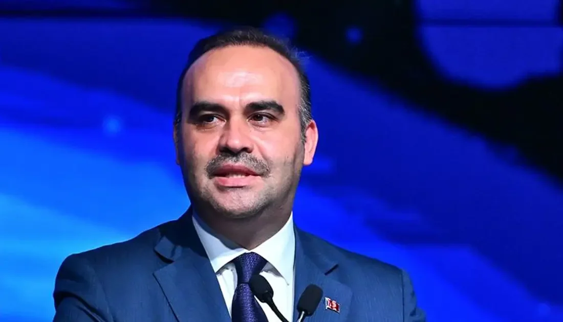 Sanayi ve Teknoloji Bakanı Mehmet Fatih Kacır, Fransa'da düzenlenen VivaTech
