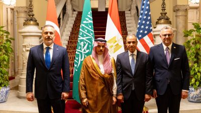 ışişleri Bakanı Hakan Fidan, Mısır'ın başkenti Kahire’de düzenlenen kritik zirveye
