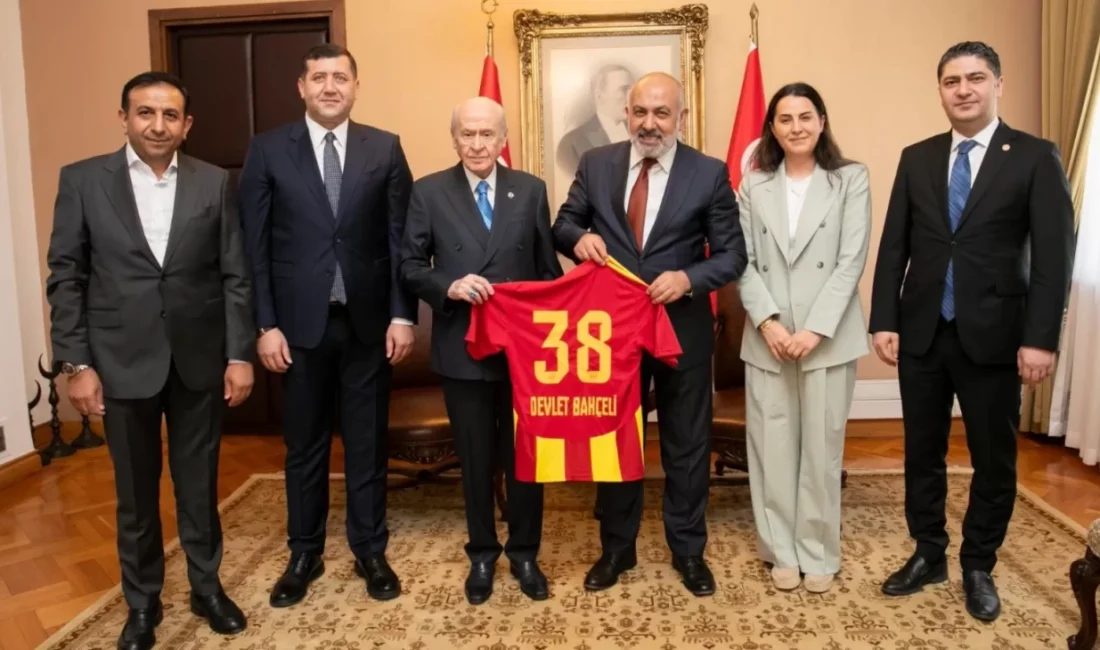 Süper Lig ekiplerinden Kayserispor’da Kulüp Başkanı Ali Çamlı ve beraberindeki