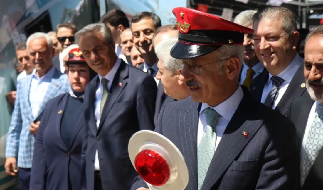 Ulaştırma ve Altyapı Bakanı Abdulkadir Uraloğlu, Sakarya'da Pamukova YHT İstasyonu