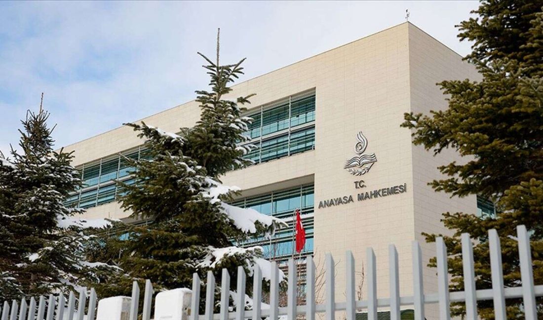 Anayasa Mahkemesi (AYM), noterlerin tatil günlerinde çalışmasına ilişkin yönetmelik düzenlemesini
