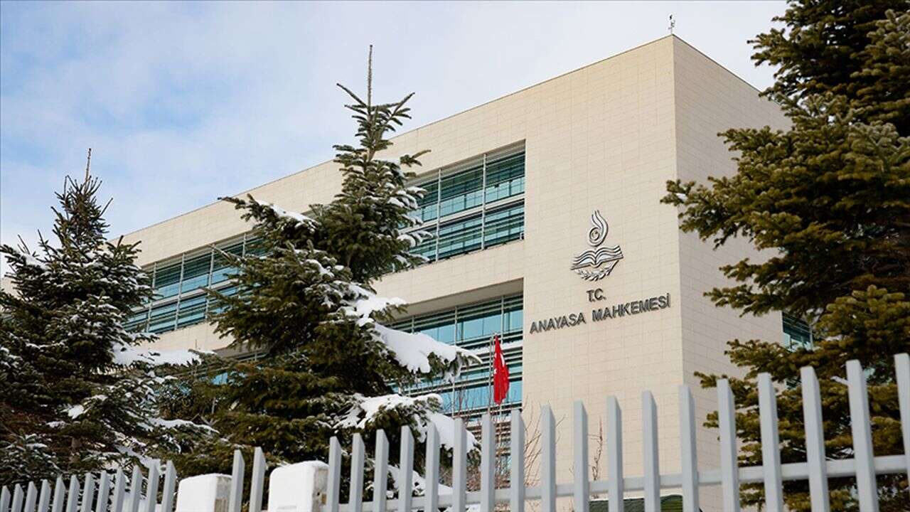 Anayasa Mahkemesi (AYM), noterlerin tatil günlerinde çalışmasına ilişkin yönetmelik düzenlemesini