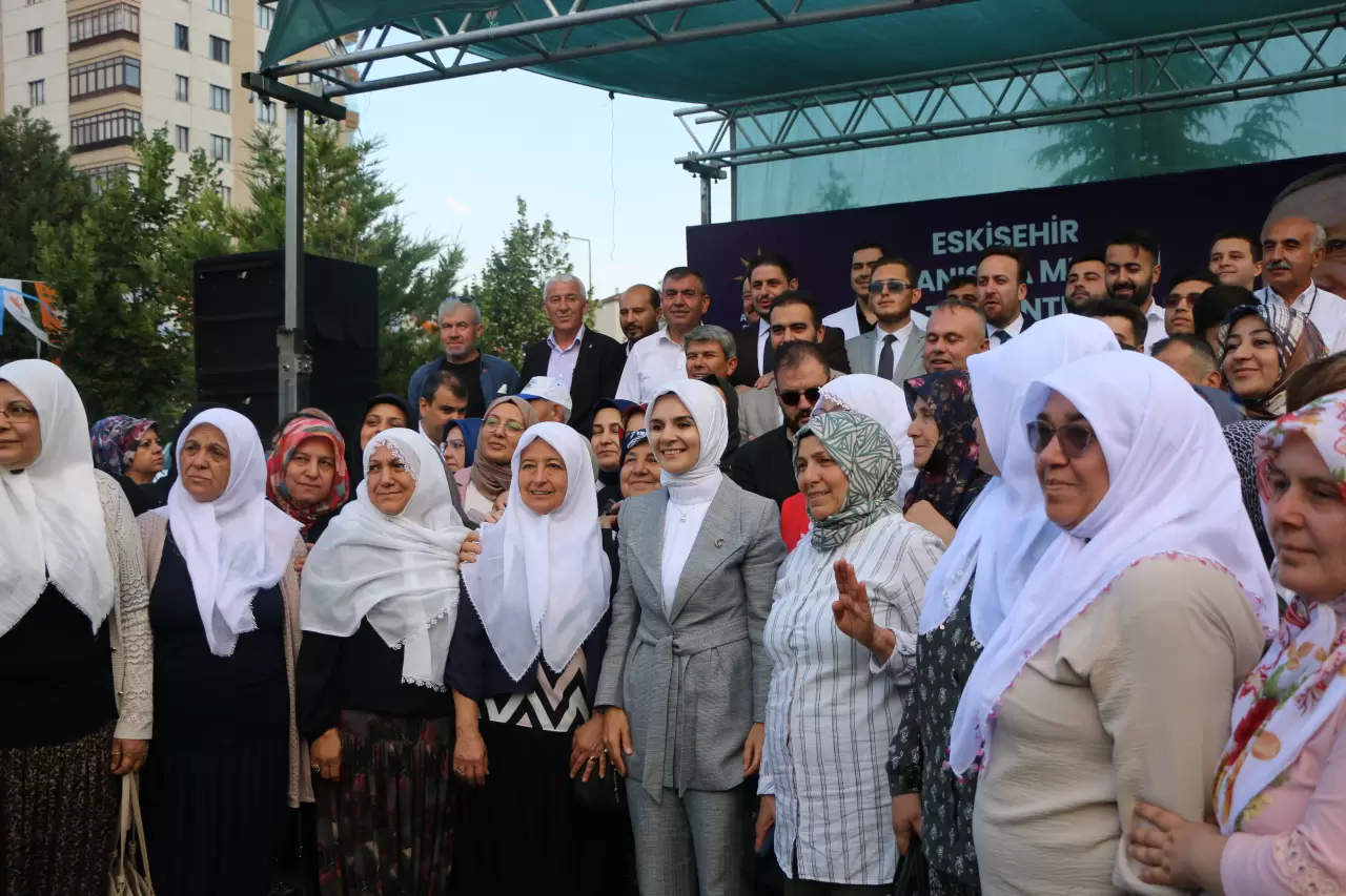 Aile ve Sosyal Hizmetler Bakanı Mahinur Özdemir Göktaş, Eskişehir’de gerçekleştirdiği