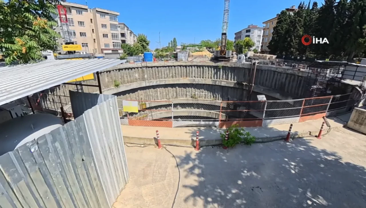 İstanbul Büyükşehir Belediyesi’nin (İBB) dev reklam ve tanıtım afişleriyle donattığı