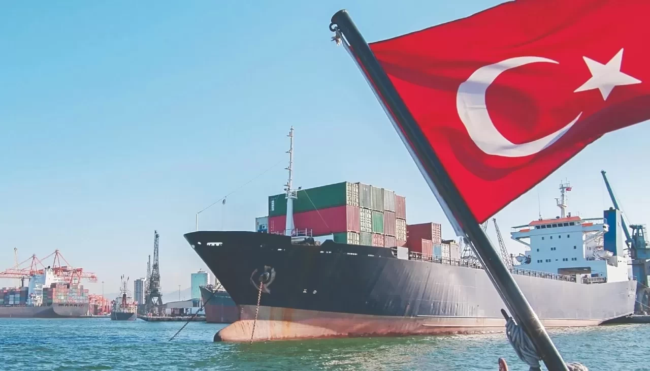 İstanbul Tersane İstanbul’da düzenlenen 5. Türkiye Denizcilik Zirvesi'nin ödül töreni