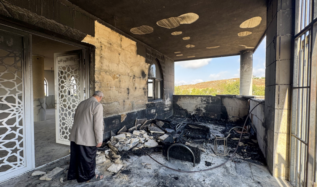 İşgal altındaki Batı Şeria'nın Tulkerim kentinde Filistin topraklarını gasbeden İsrailli