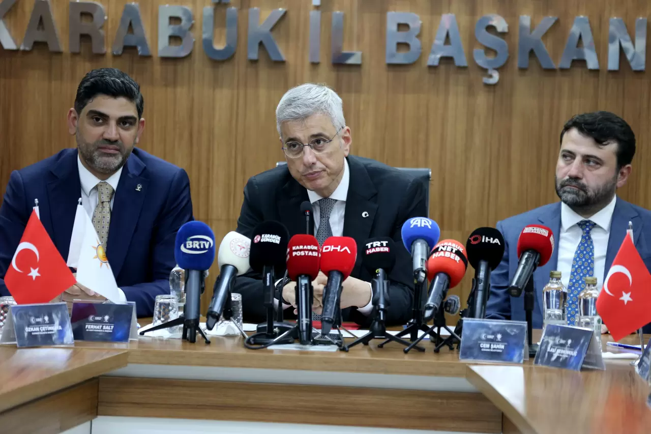 Sağlık Bakanı Kemal Memişoğlu, Karabük’te gerçekleştirdiği saha temaslarında kentte yürütülen