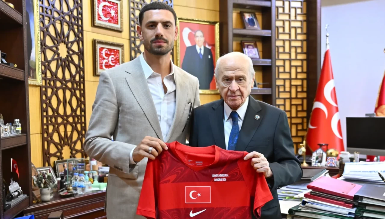 A Milli Futbol Takımı oyuncusu Merih Demiral, Milliyetçi Hareket Partisi