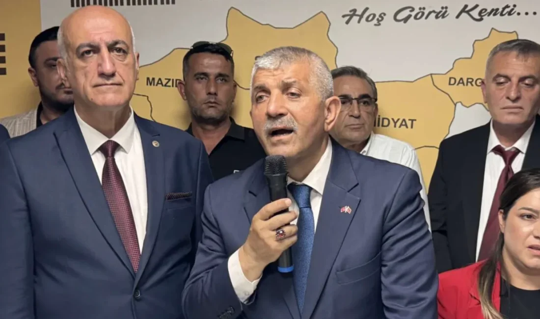 İzmir Mardinliler Federasyonu üyesi 278 kişi, düzenlenen törenle MHP'ye katılarak