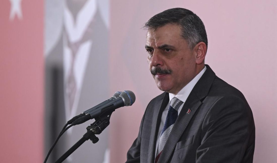 İçişleri Bakanı Mustafa Çiftçi, Ankara'nın Sincan ilçesinde eğitim uçuşu sırasında