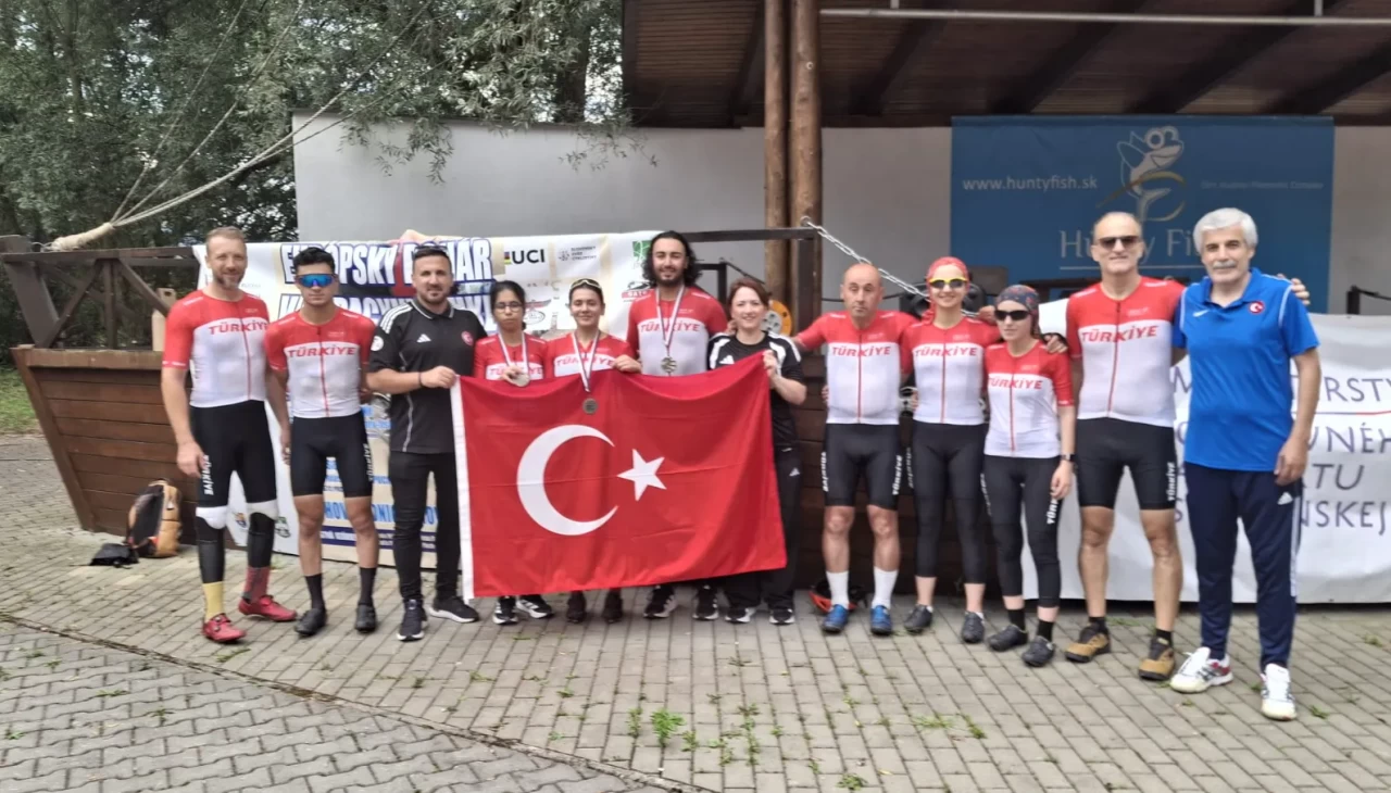 Gençlik ve Spor Bakanı Osman Aşkın Bak, Slovakya'da düzenlenen Para