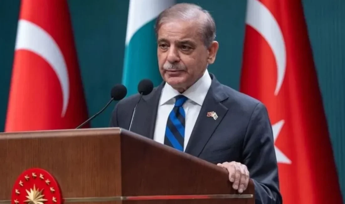 İstanbul'da düzenlenen Türkiye-Pakistan İş Forumu'nda konuşan Pakistan Başbakanı Şahbaz Şerif,