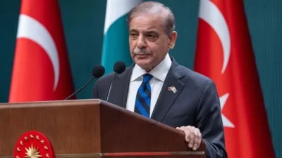 İstanbul'da düzenlenen Türkiye-Pakistan İş Forumu'nda konuşan Pakistan Başbakanı Şahbaz Şerif,