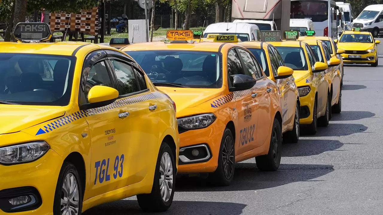 İstanbul'da toplu ulaşım ve taksi ücretlerine yapılan %10'luk zammın 20