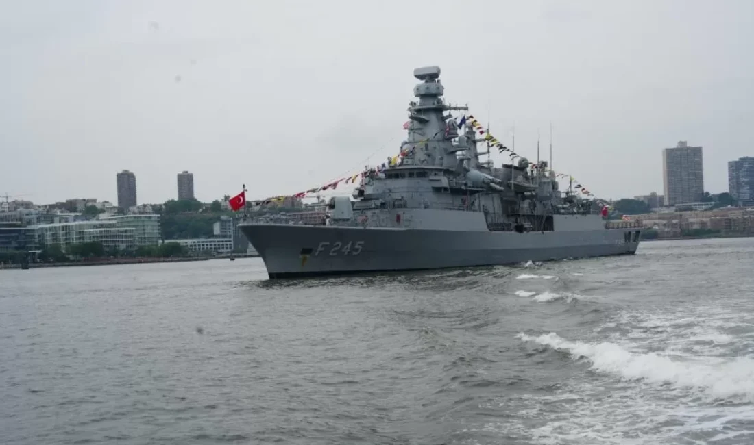 Türk Deniz Kuvvetleri Komutanlığı'na bağlı TCG Oruçreis, ABD'nin 250'nci kuruluş