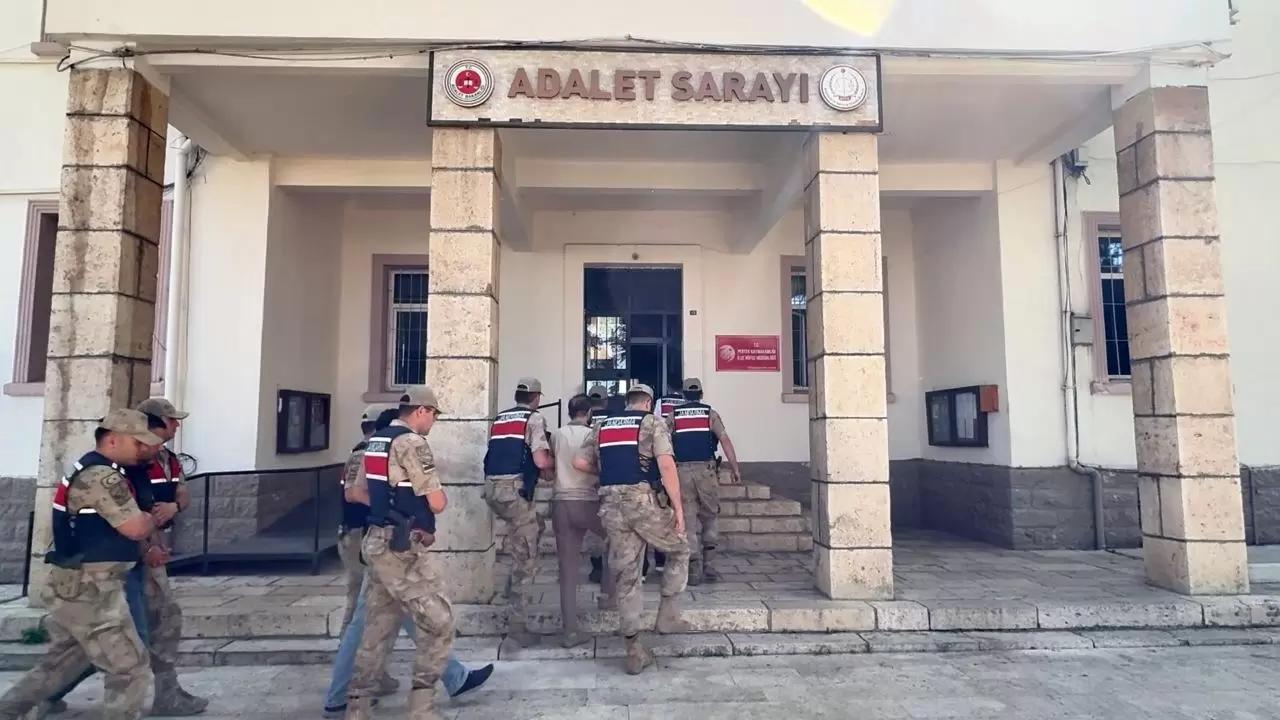 Tunceli merkezli 7 ilde düzenlenen siber dolandırıcılık operasyonunda, sosyal medya
