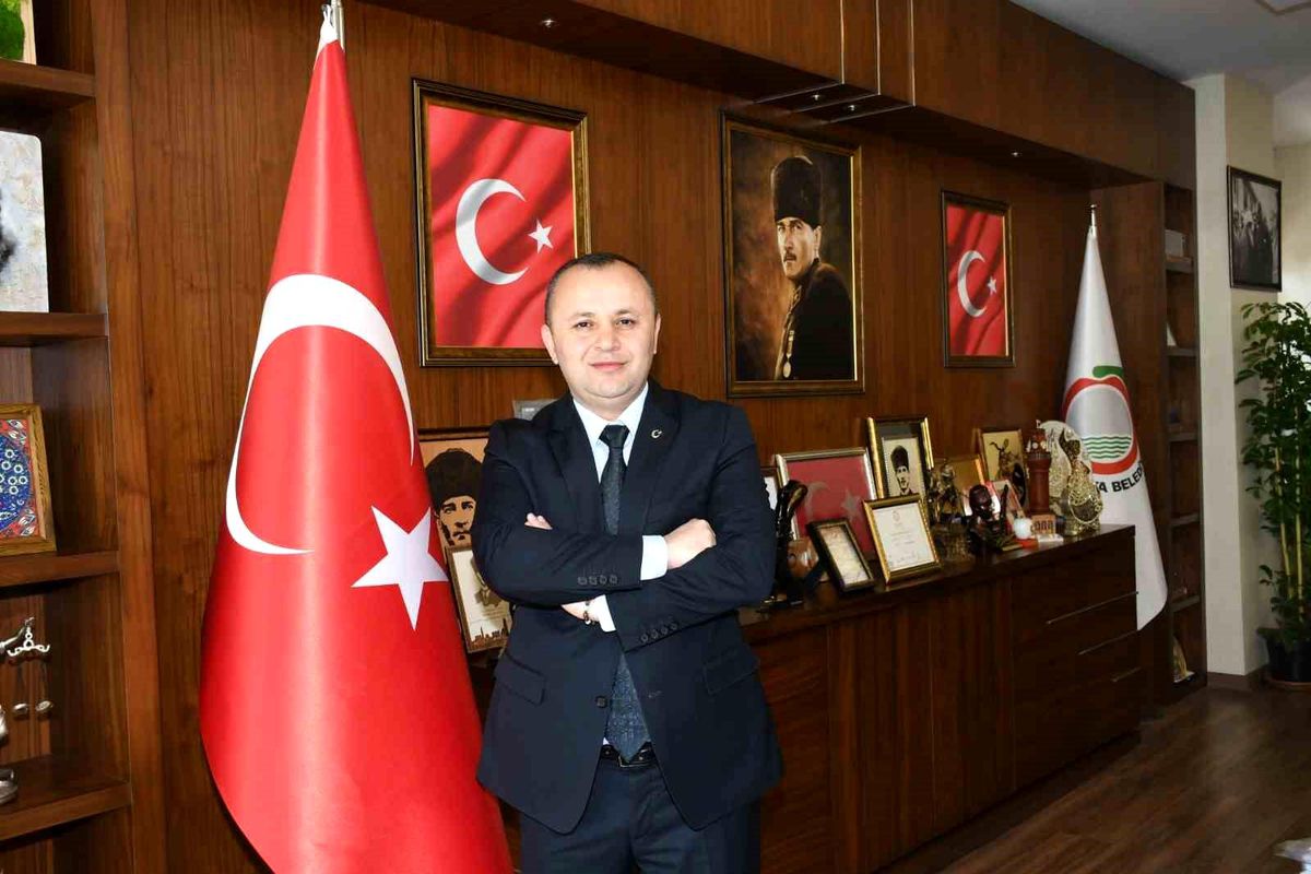 Amasya Belediye Başkanı Turgay Sevindi, 17 belediye meclis üyesiyle birlikte