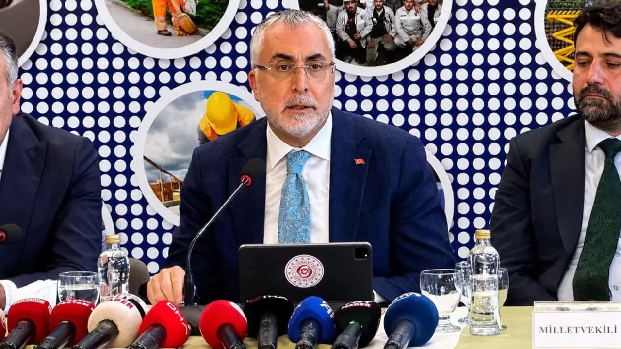 Çalışma ve Sosyal Güvenlik Bakanı Vedat Işıkhan, Karabük'te sanayici ve