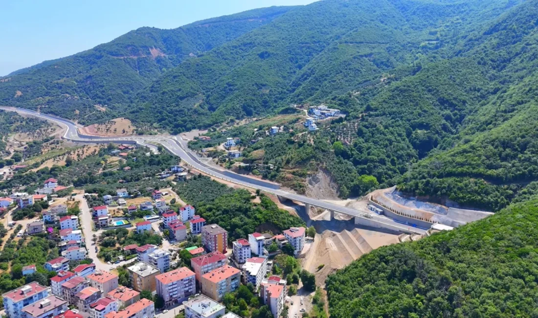 Ulaştırma ve Altyapı Bakanı Abdulkadir Uraloğlu, Yalova-Armutlu yolunun hizmete açılacağını