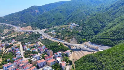 Ulaştırma ve Altyapı Bakanı Abdulkadir Uraloğlu, Yalova-Armutlu yolunun hizmete açılacağını