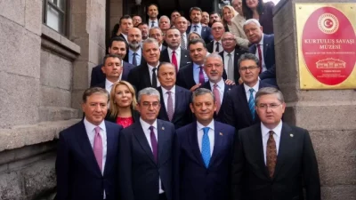 Yeni Parti'de yönetim kadrosu netleşti. Genel Başkan Özgür Özel başkanlığında