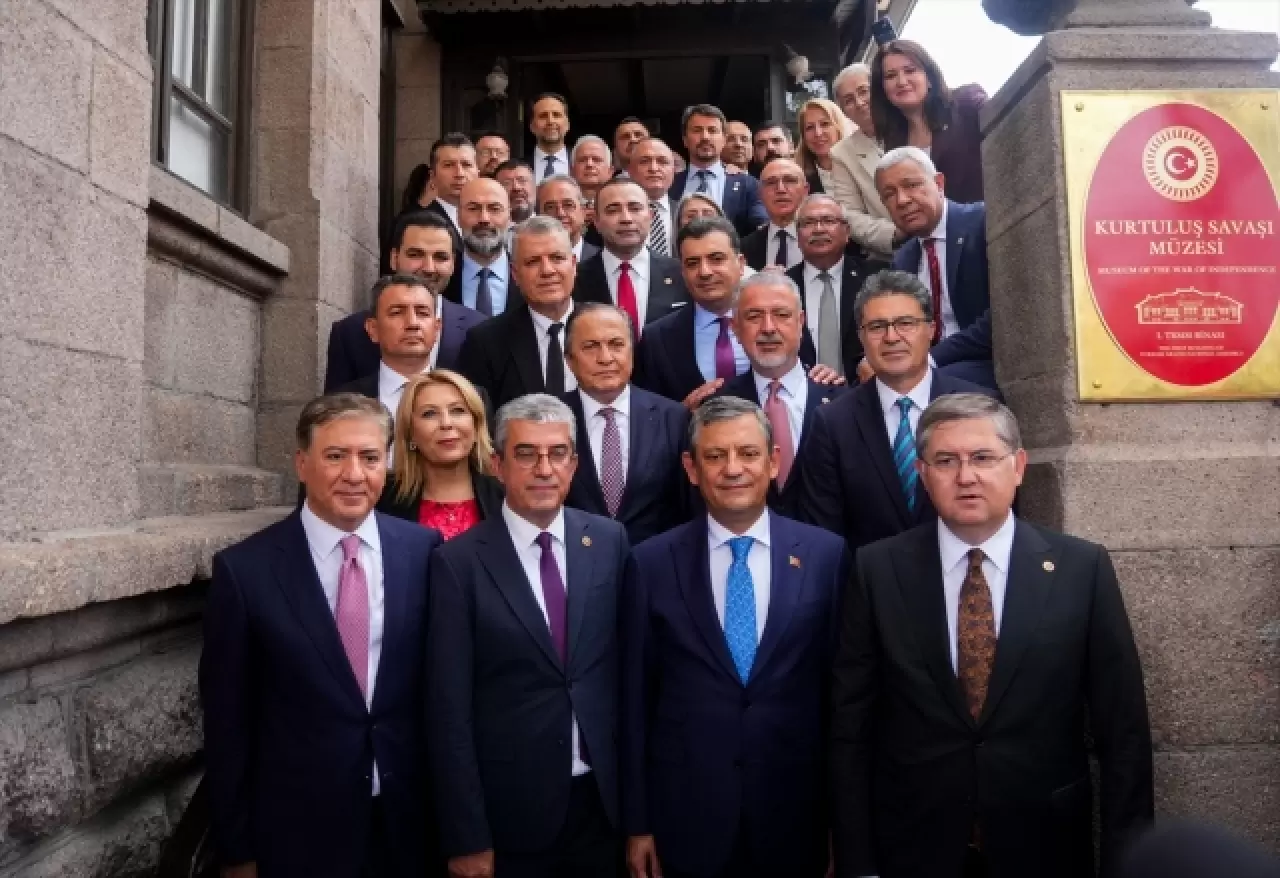 Yeni Parti'de yönetim kadrosu netleşti. Genel Başkan Özgür Özel başkanlığında