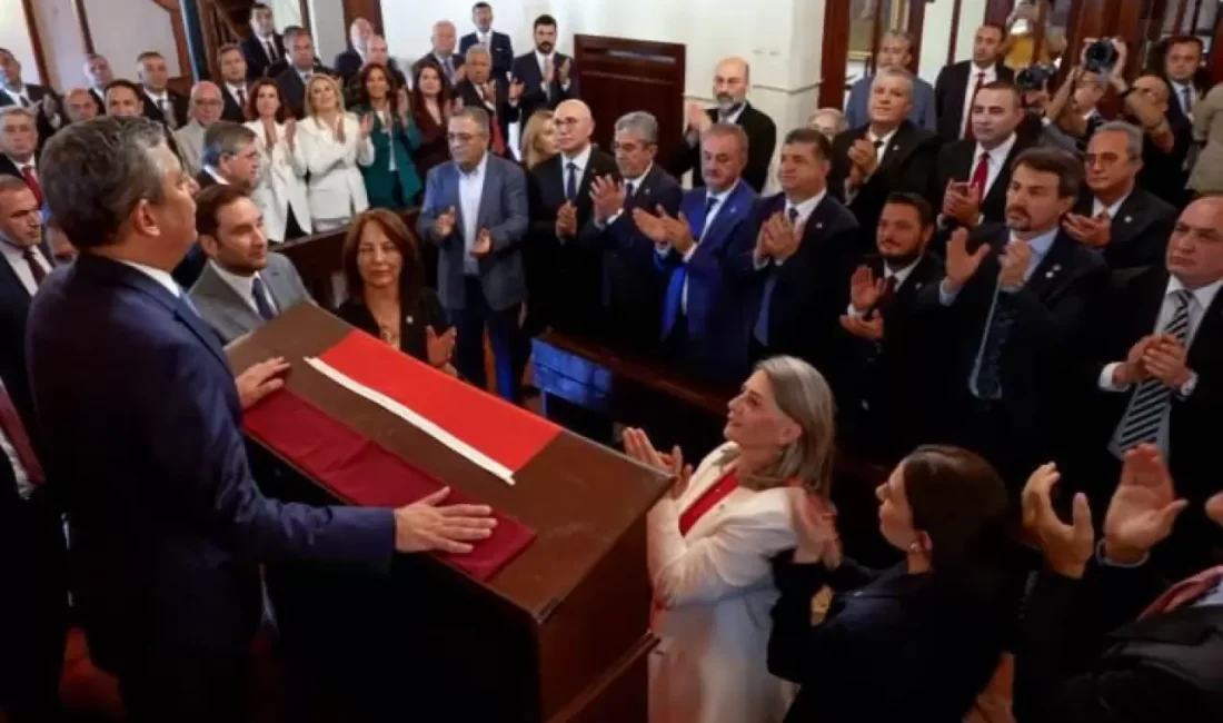 Yeni Parti Kurucuları oy birliğiyle Genel Başkan seçilen Özgür Özel'in