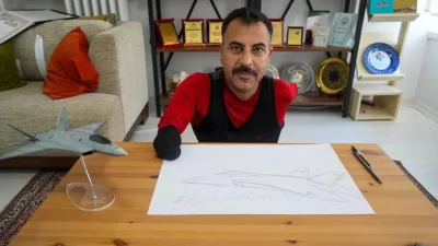 Henüz 6 yaşındayken geçirdiği talihsiz kaza sonucu iki kolunu kaybeden