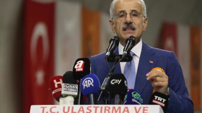 Ulaştırma ve Altyapı Bakanı Abdulkadir Uraloğlu, Rize'de Çamlıhemşin Tüneli ve