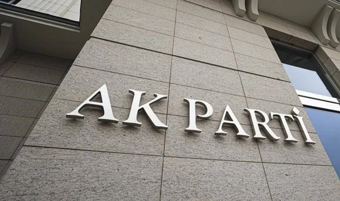 AK Parti'nin 25. kuruluş yıl dönümü kutlamalarında muhalefet partilerinden istifa