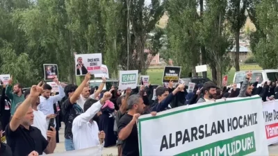 Erzurum'daki Dumlu Ceza İnfaz Kurumları Kampüsü önünde toplanan Alparslan Kuytul