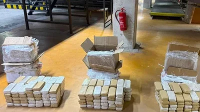 Ankara ve İstanbul polisinin ortaklaşa düzenlediği operasyonda, Van'dan kargoya verilerek
